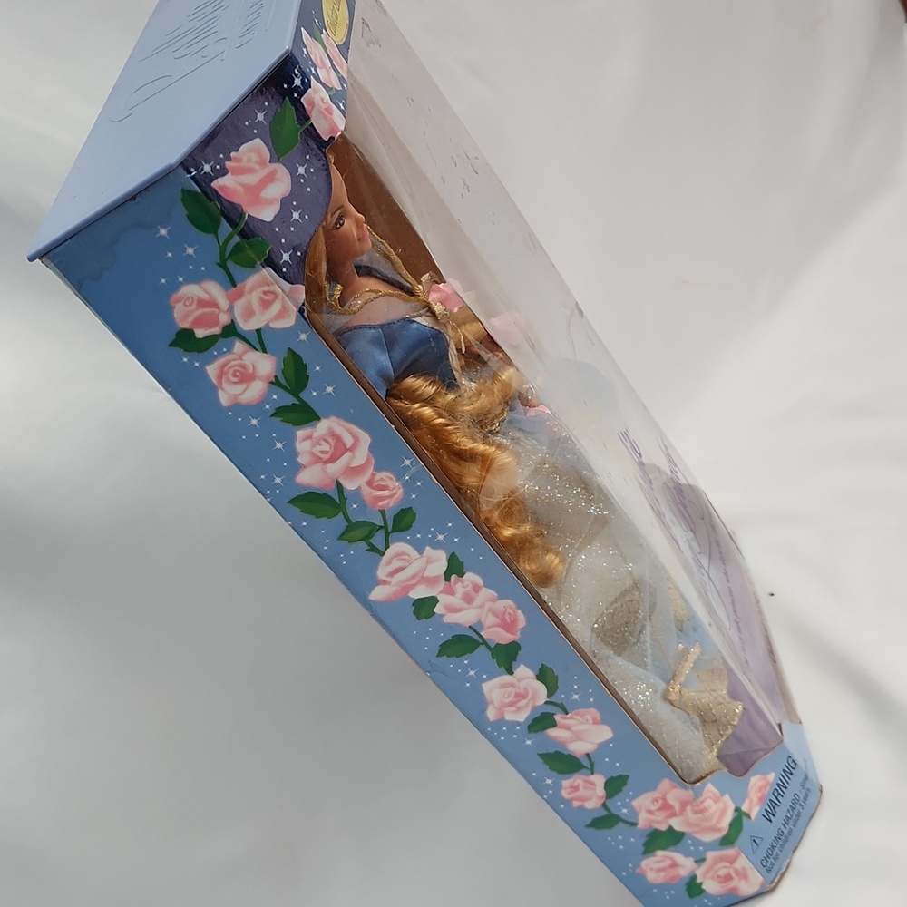 1998 Barbie as Sleeping Beauty - Picture 5 of 9